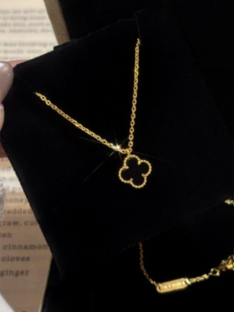 Van Cleef Arpels Vintage Alhambra Pendant Necklace 18k Yellow Gold And Onyx 499$